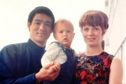 Bruce Lee with son Brandon Lee and wife Linda Lee.